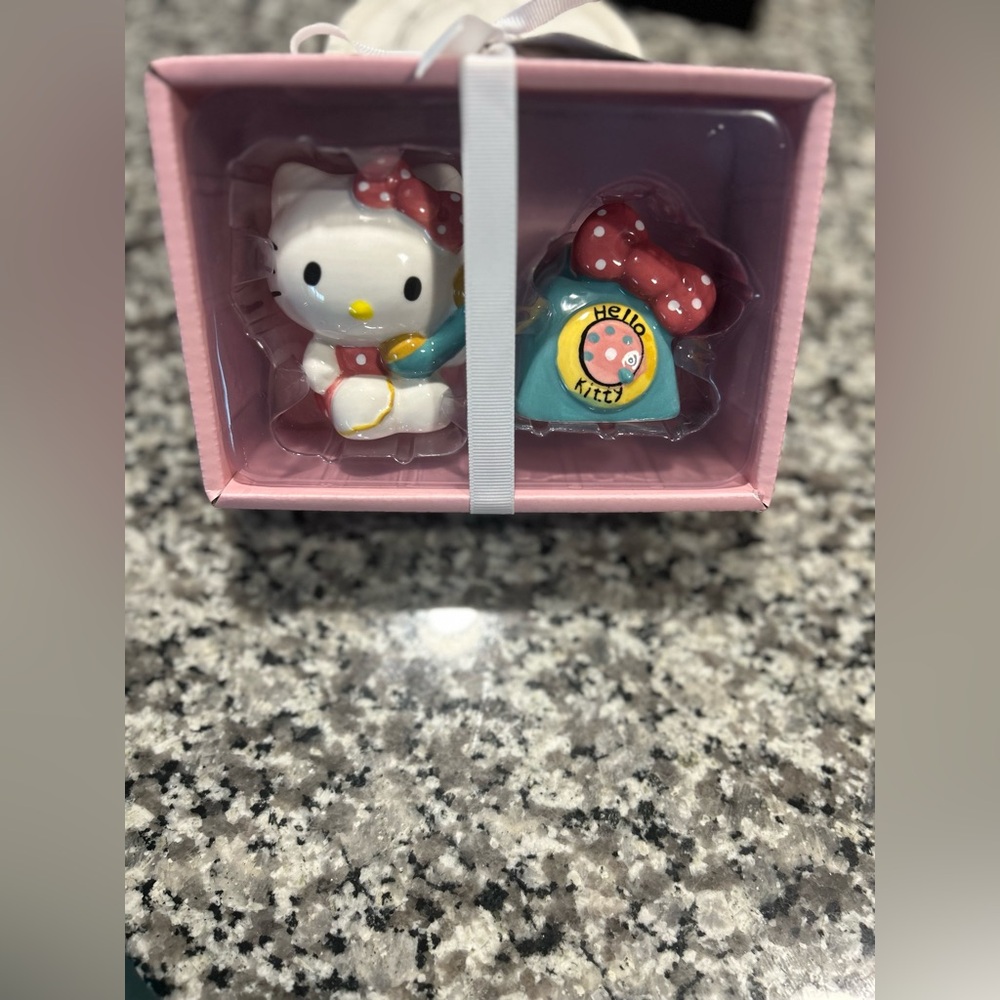 Hello Kitty Telephone Salt & Pepper Shaker